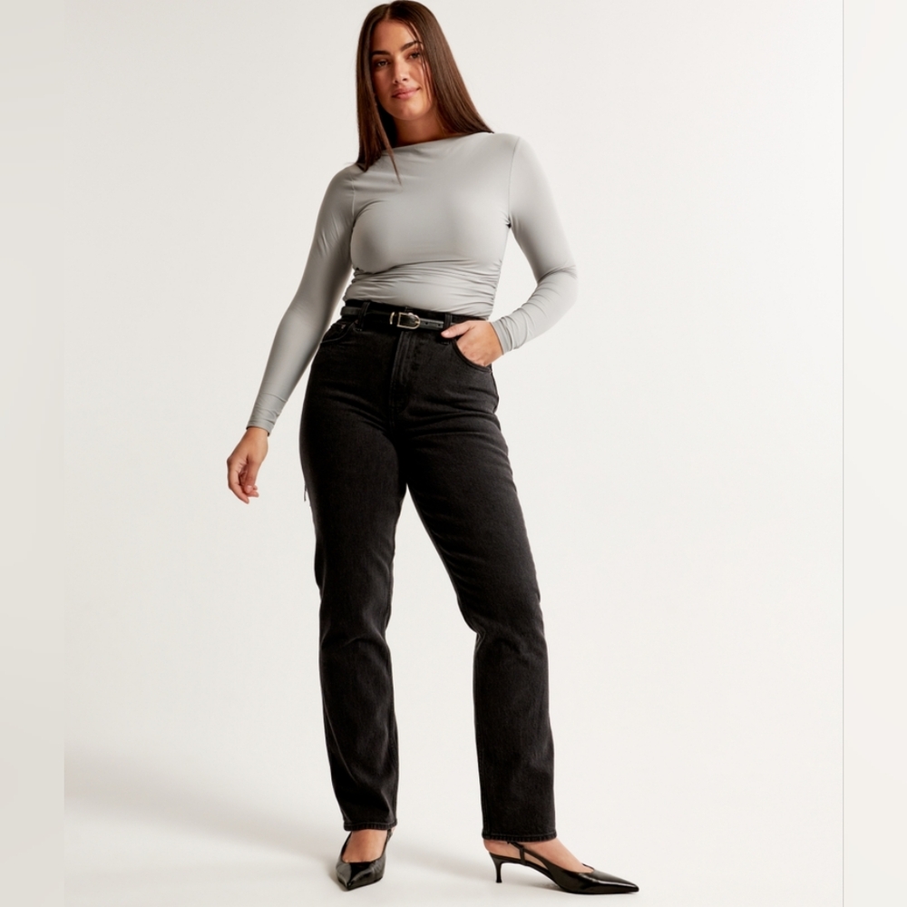 Abercrombie & Fitch 90's Straight Ultra High Rise Curve Love Jeans in Black